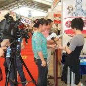 展會現(xiàn)場接受采訪